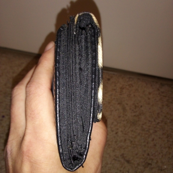 Kathy Van Zeeland wallet - Picture 5 of 7